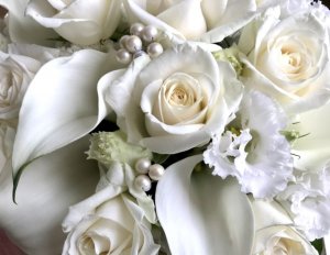 ウェディングの白いバラ