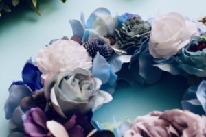 青い花のリース